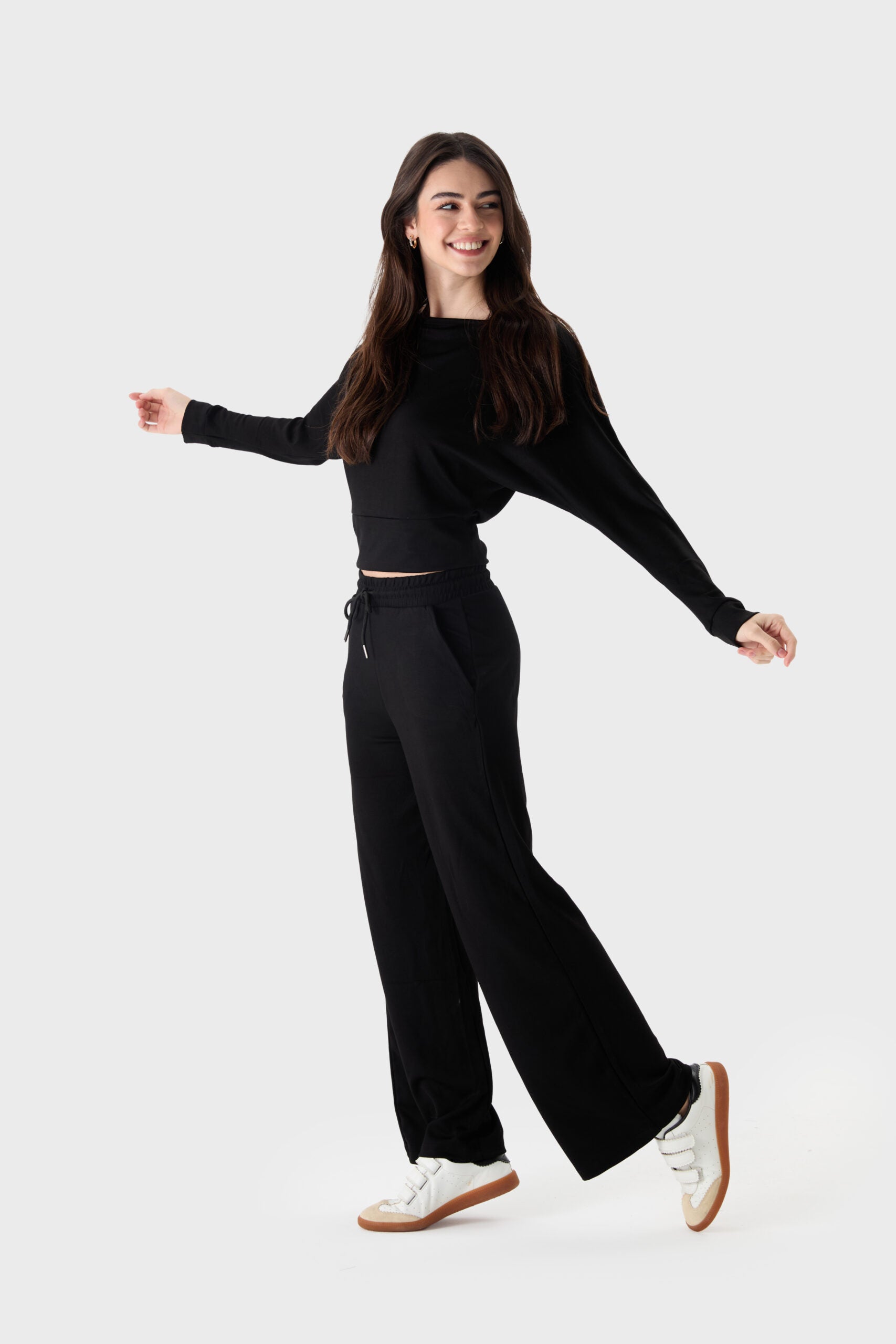 Relaxed Cropped Sweatshirt & Wide-Leg Pant Set image